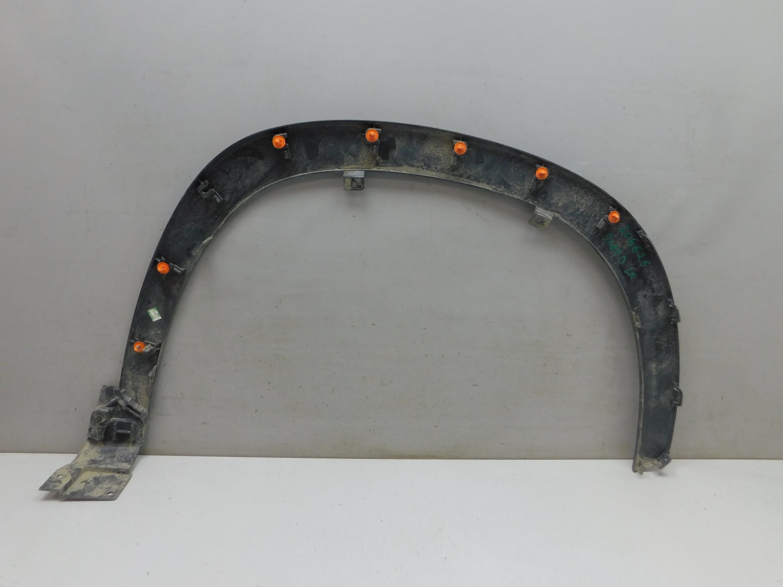 Накладка переднего крыла левого