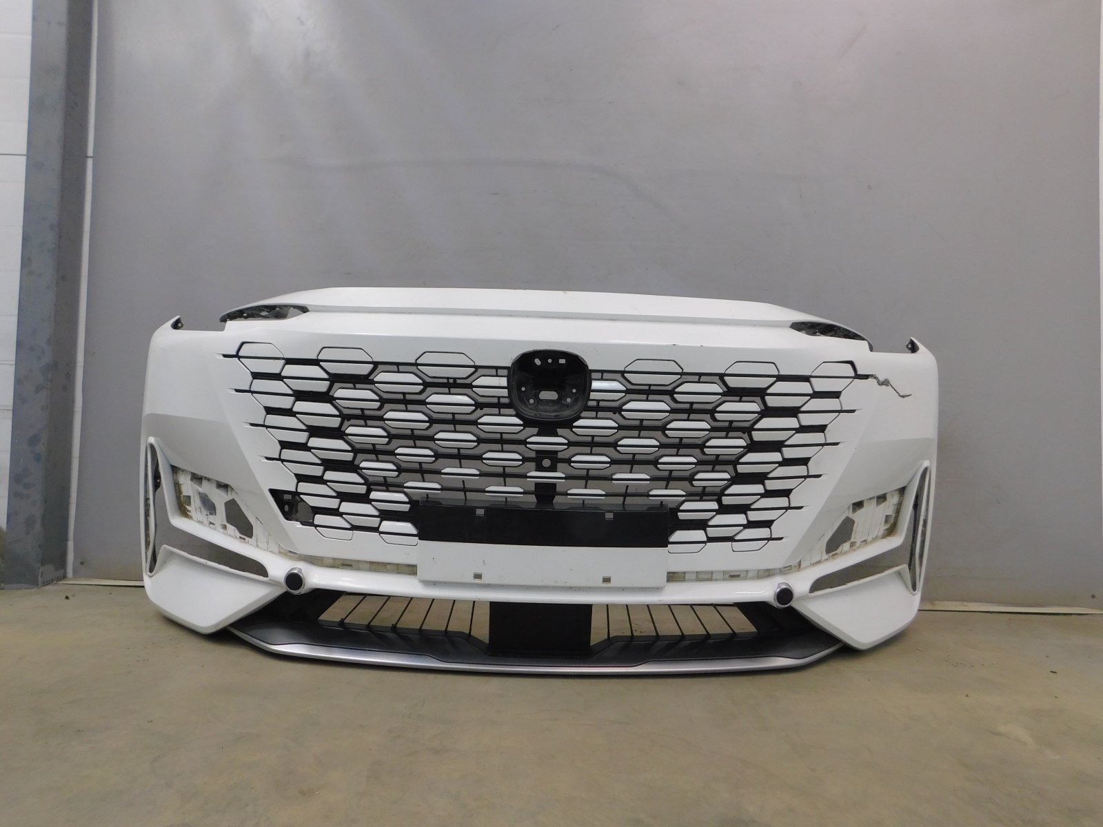 Бампер передний