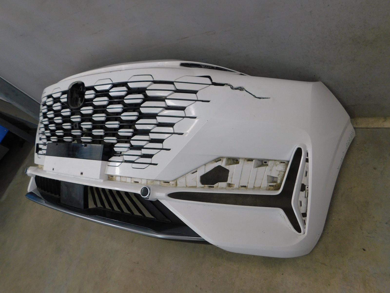 Бампер передний