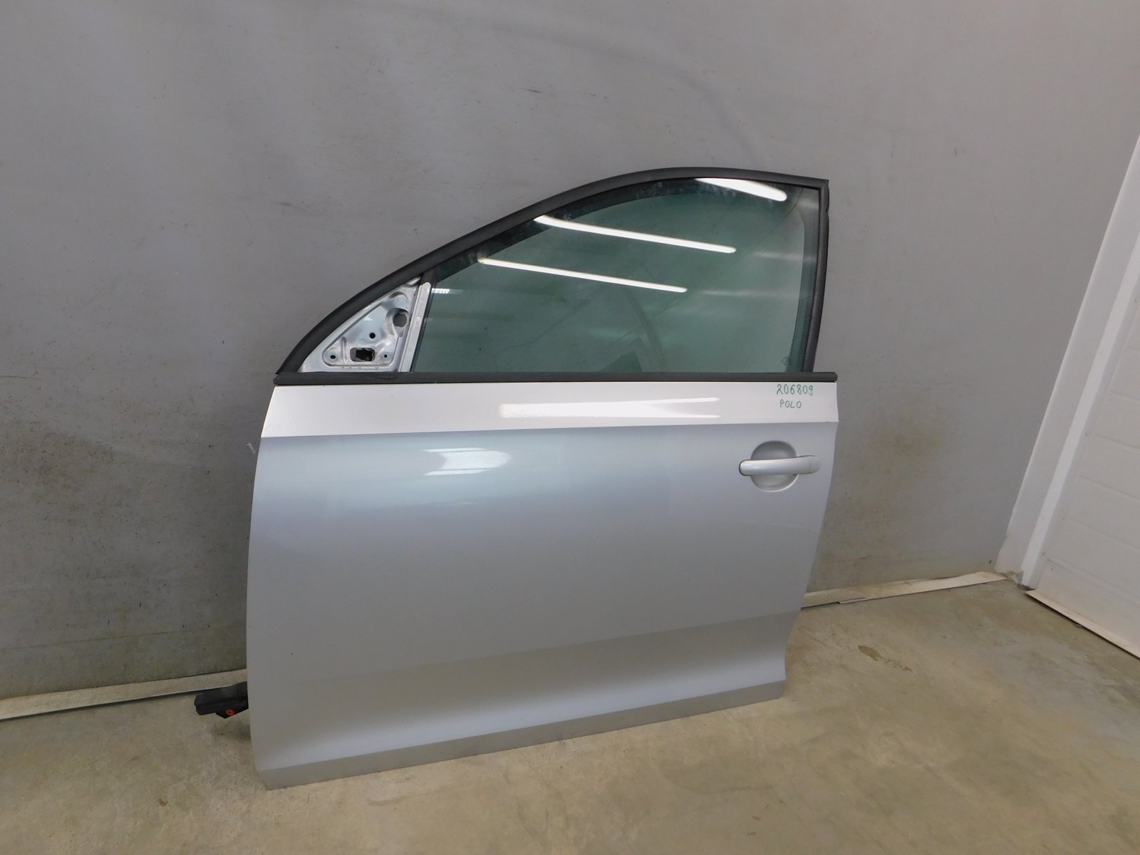 Дверь передняя левая