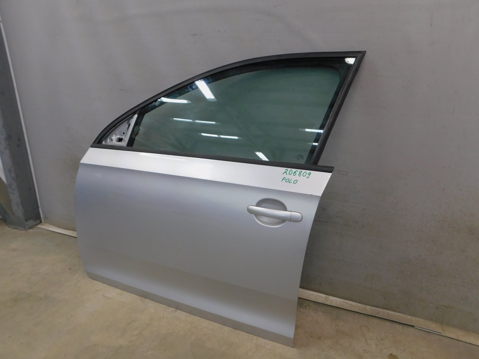 Дверь передняя левая