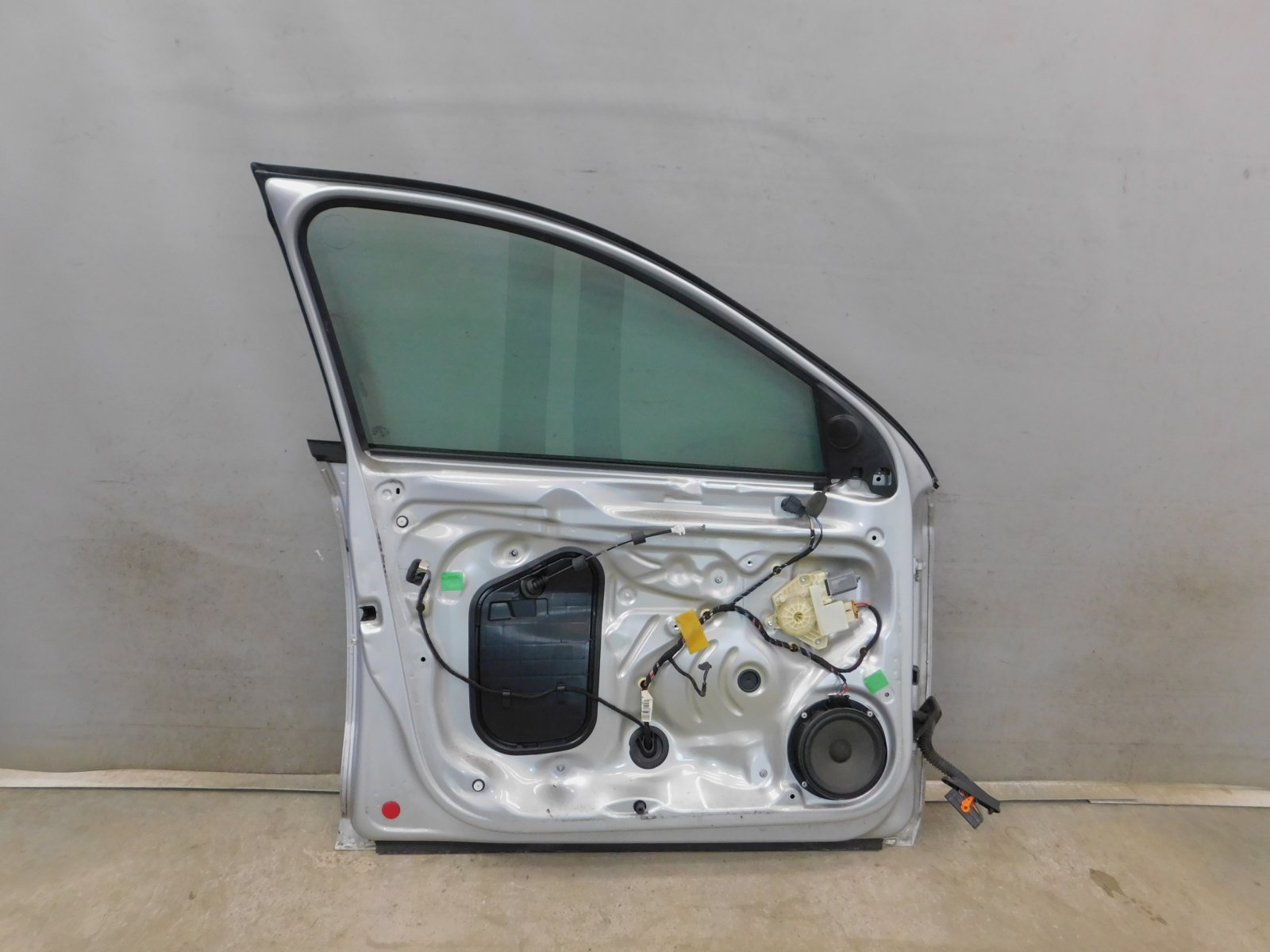 Дверь передняя левая