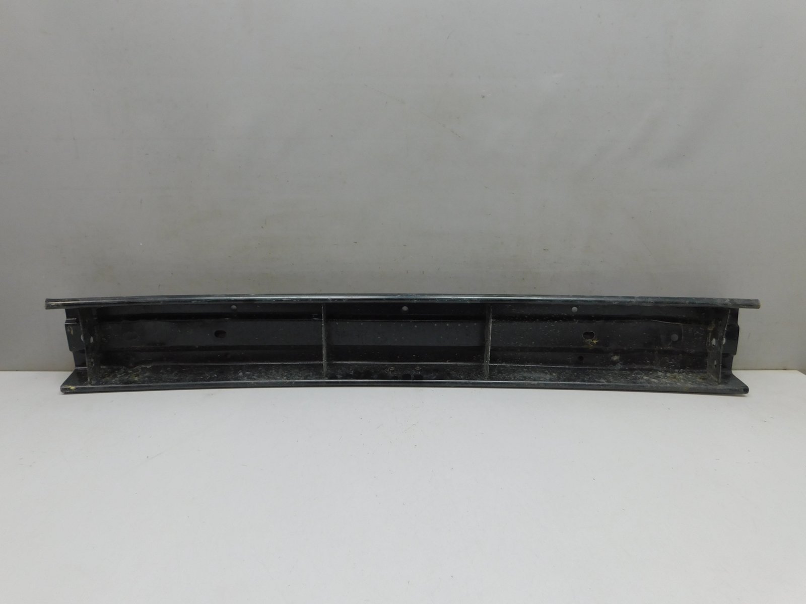 Усилитель переднего бампера