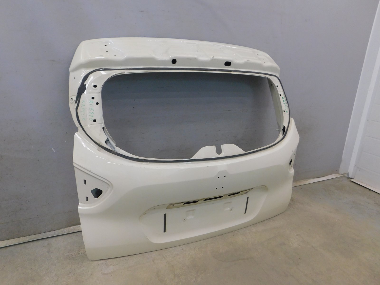 Дверь багажника