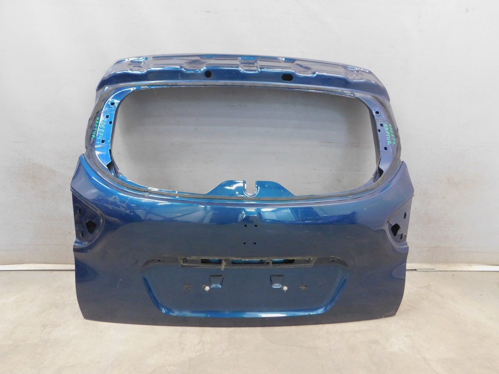 Дверь багажника