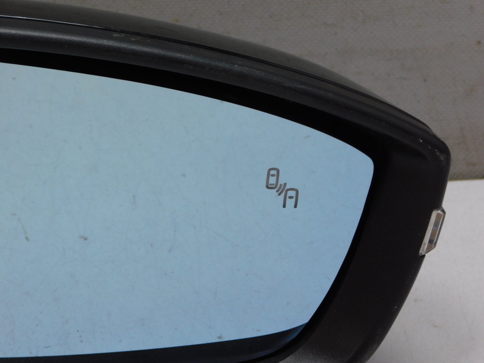 Зеркало правое электрическое