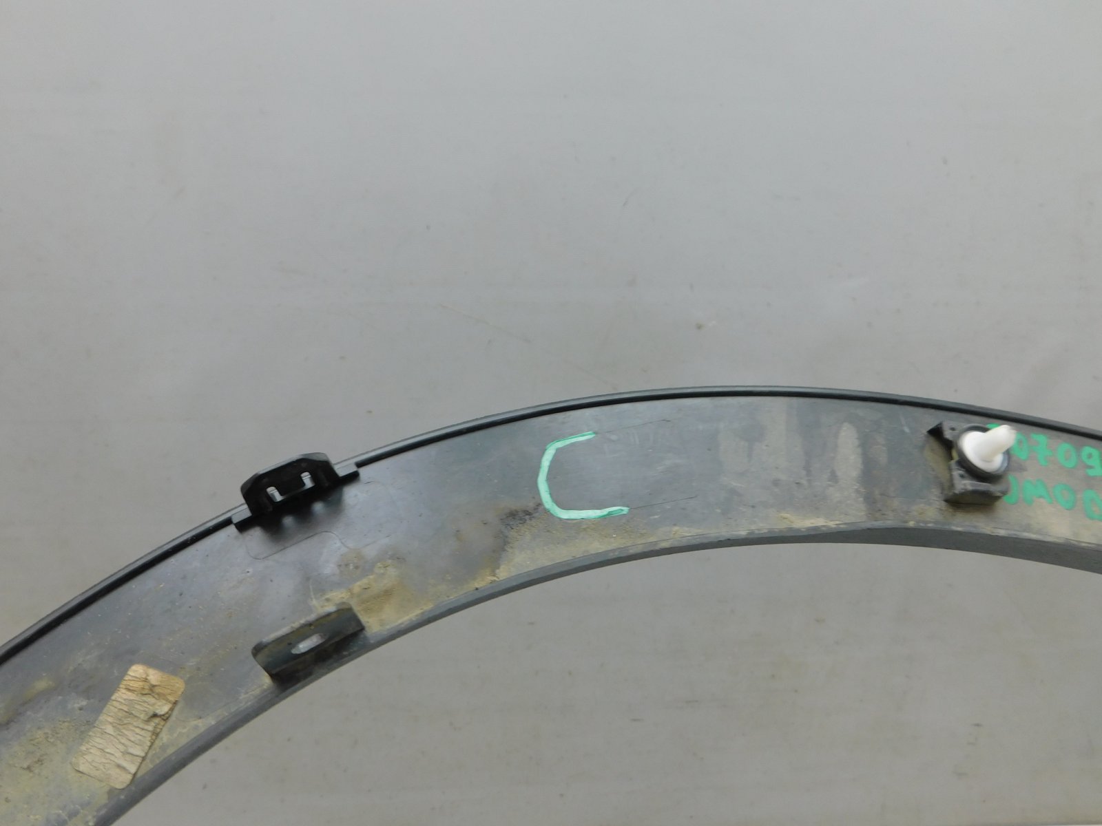 Накладка заднего крыла левого