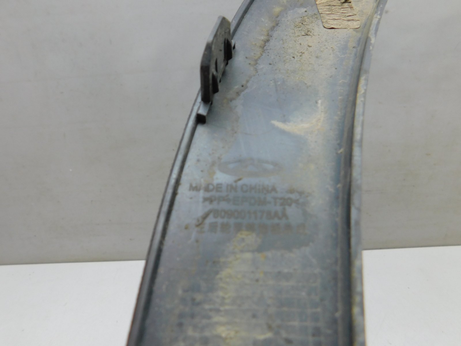 Накладка заднего крыла левого