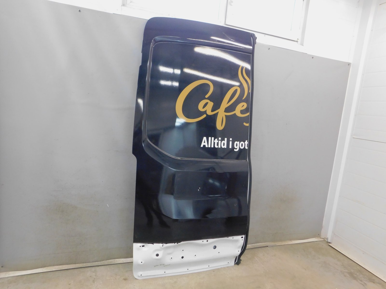 Дверь багажника