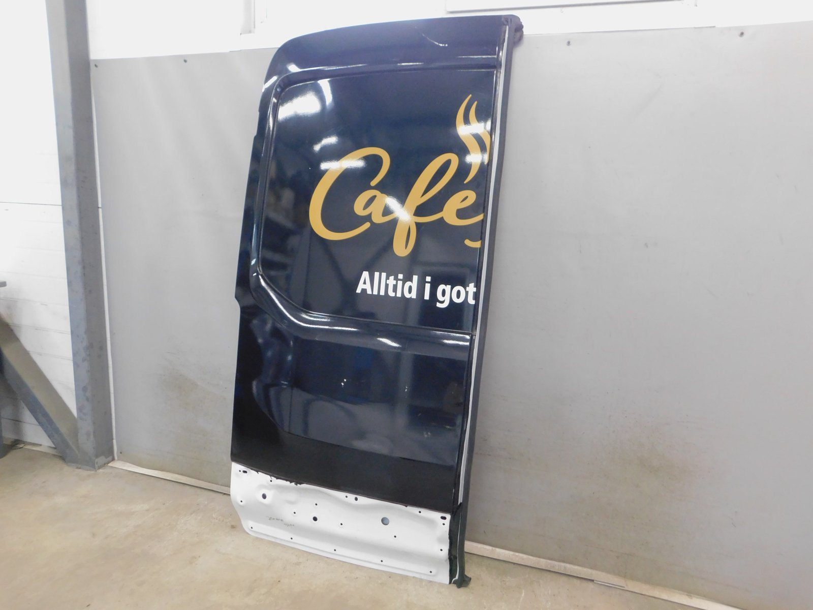 Дверь багажника