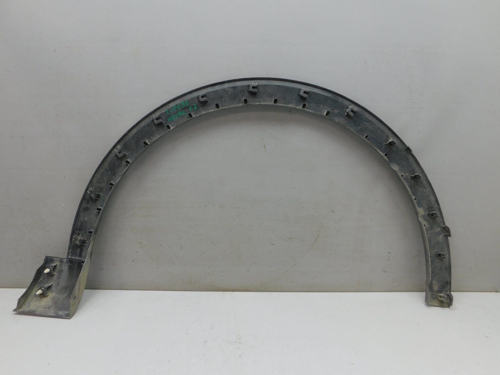 Накладка переднего крыла левого