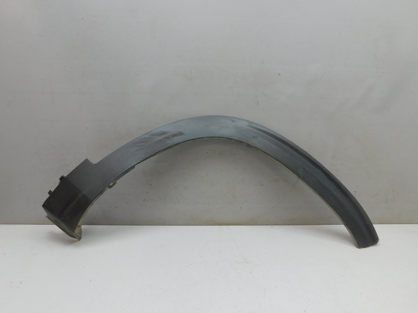 Накладка переднего крыла правого