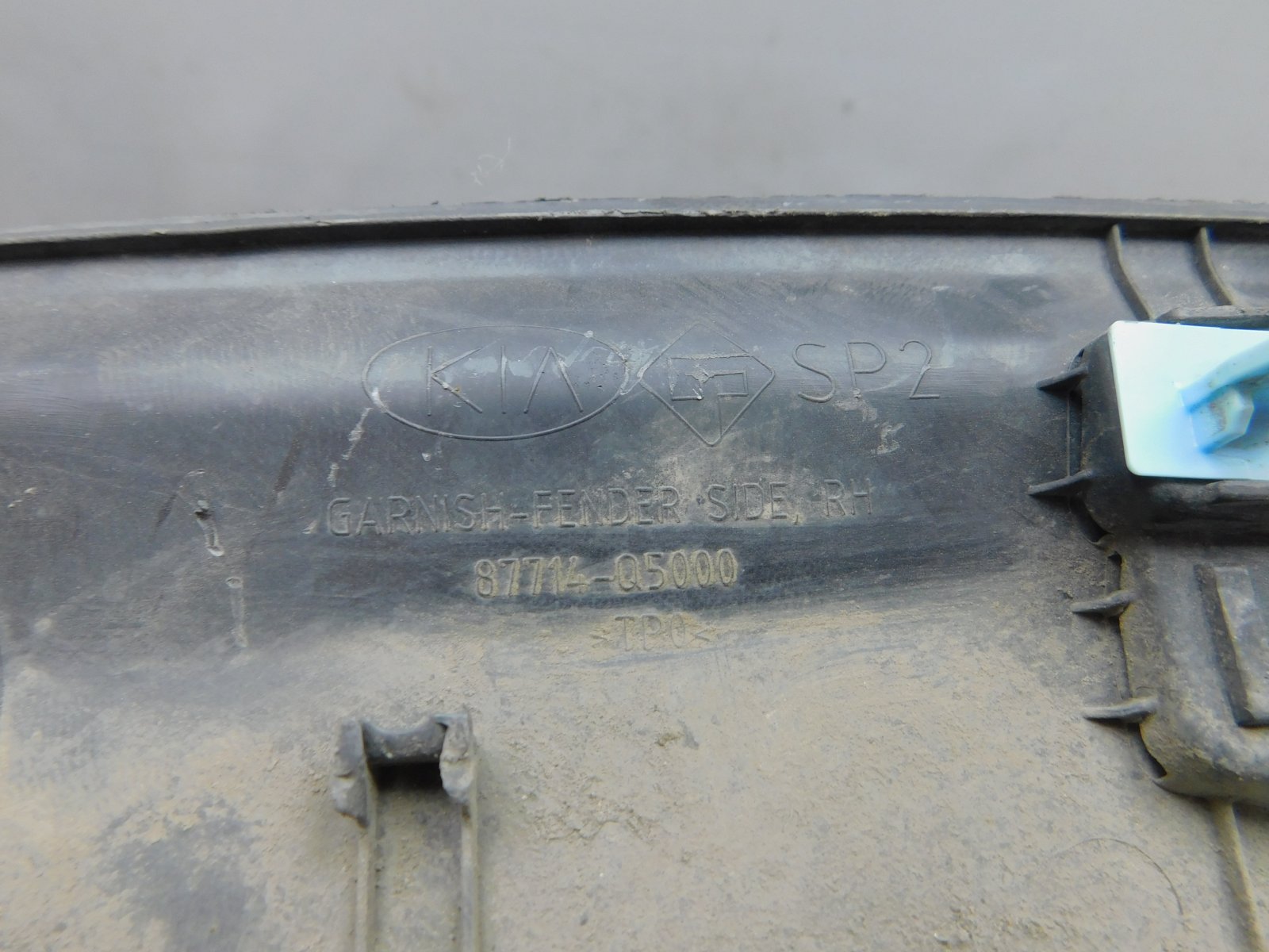 Накладка переднего крыла правого