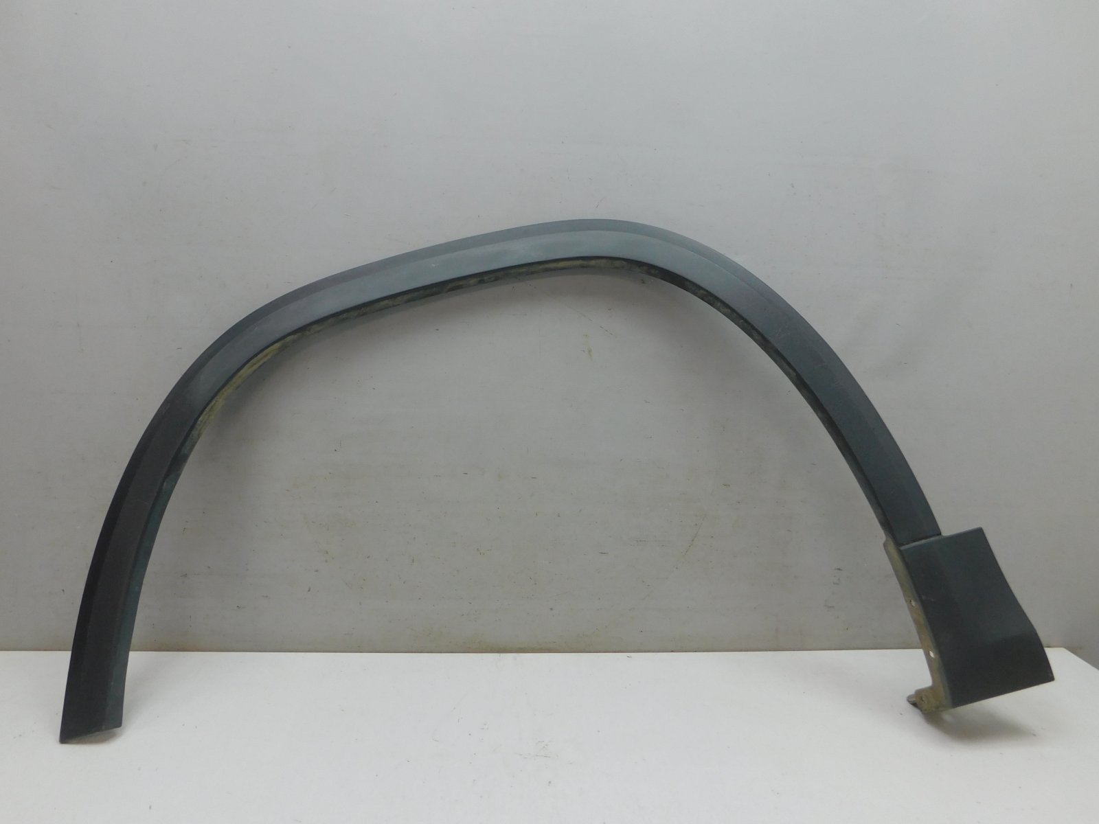 Накладка переднего крыла левого