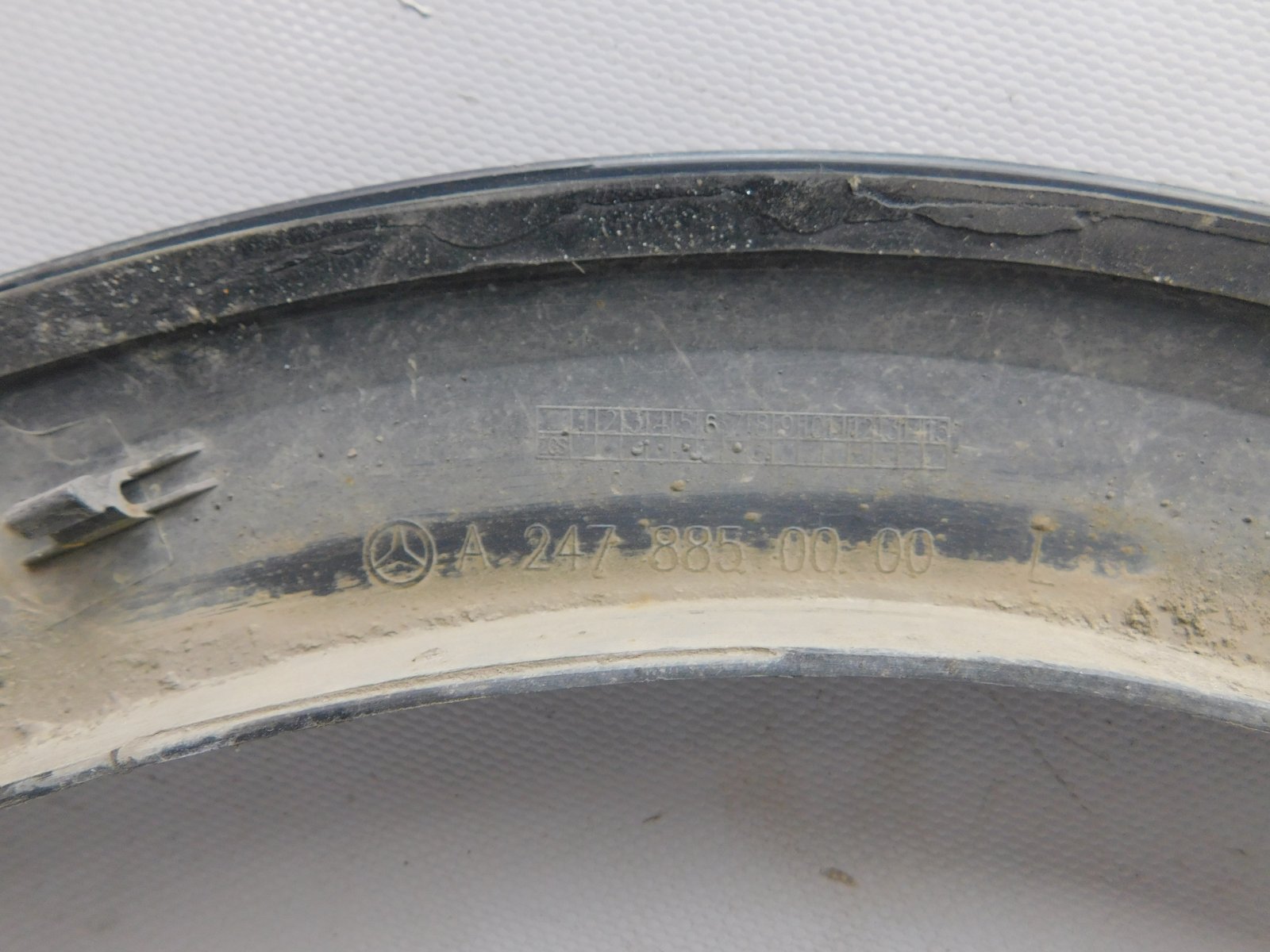 Накладка переднего крыла левого