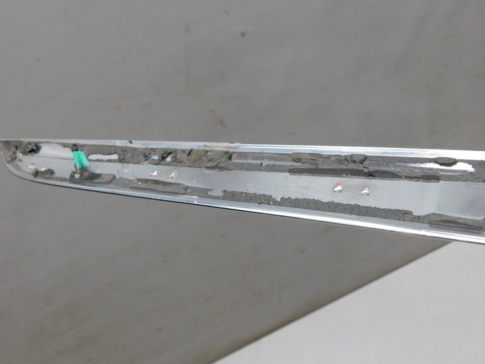 Накладка переднего крыла правого