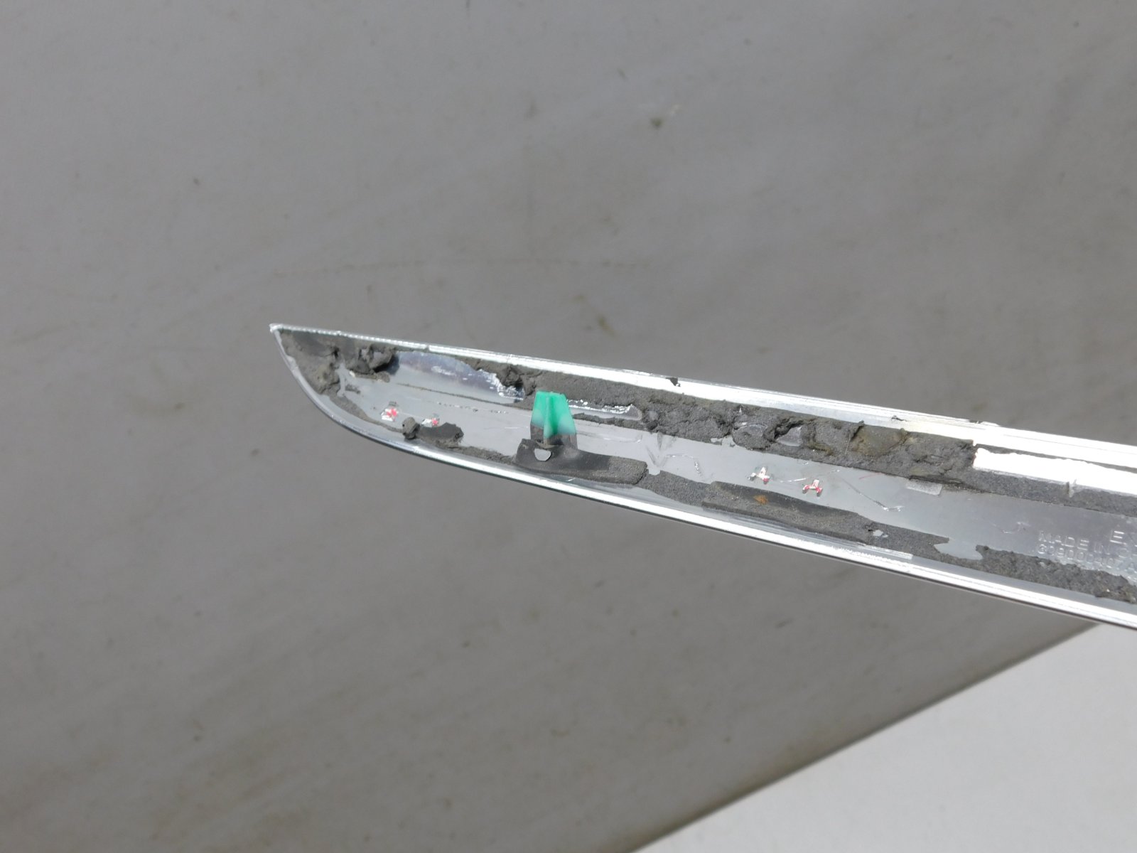 Накладка переднего крыла правого