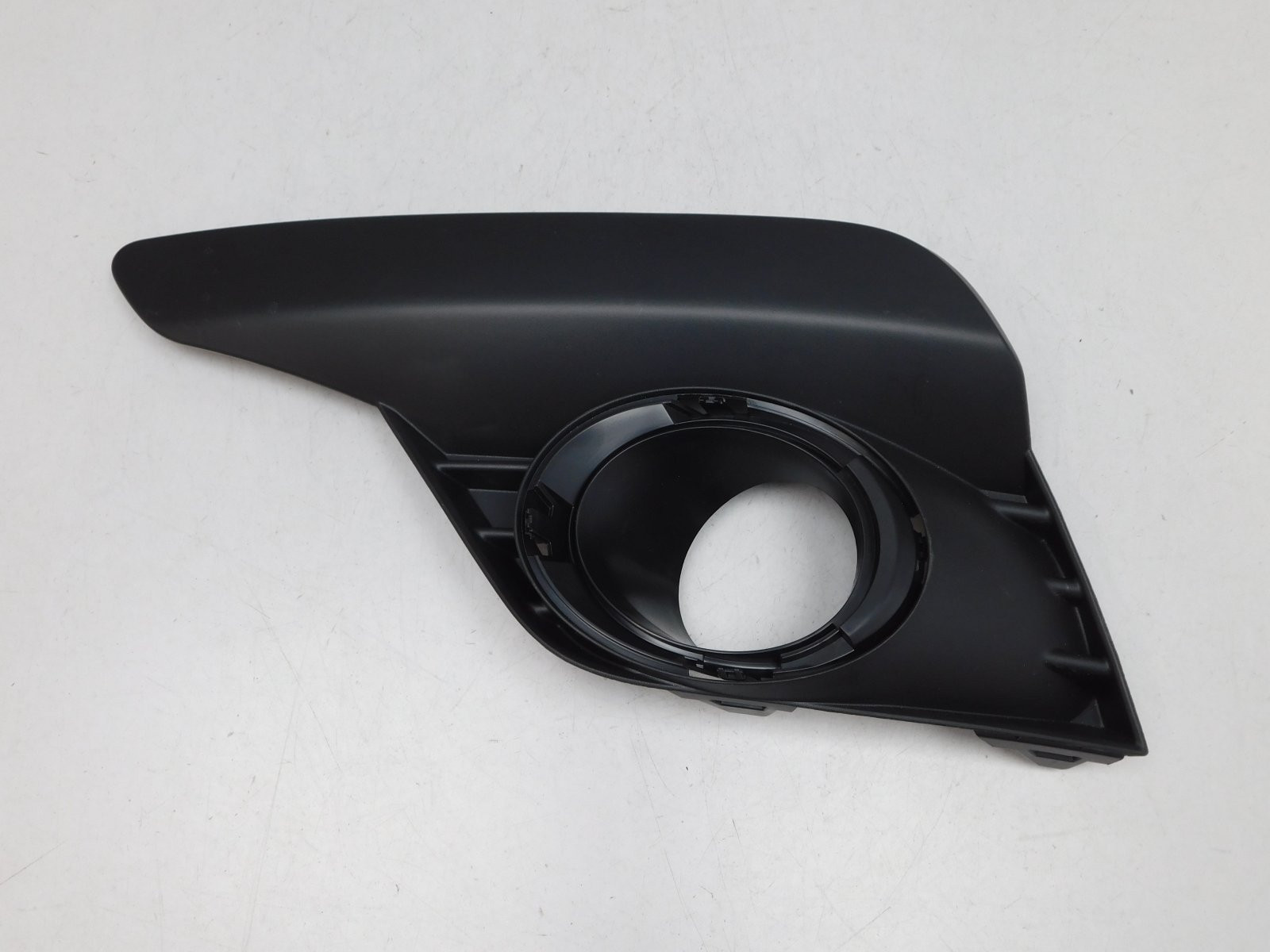 Решетка в бампер левая Renault Logan II 2014>