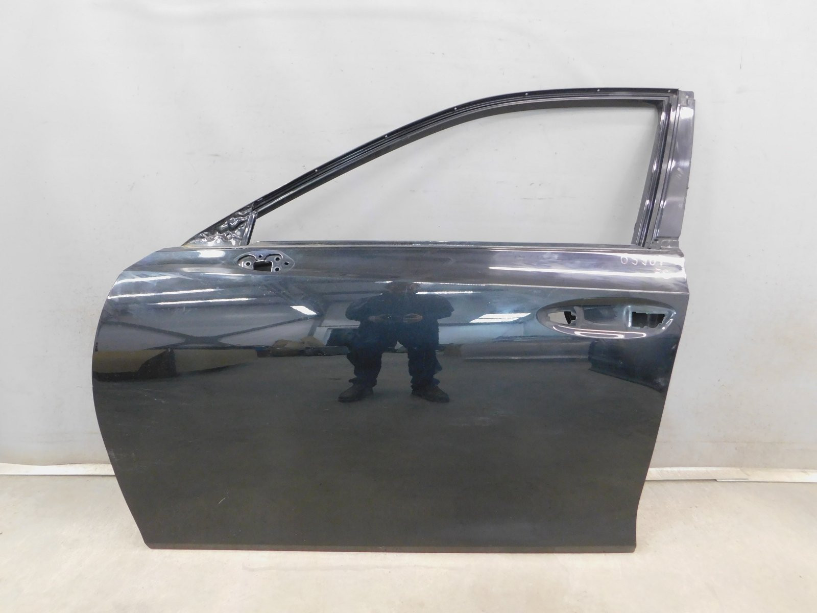 Дверь передняя левая Lexus ES 2018>