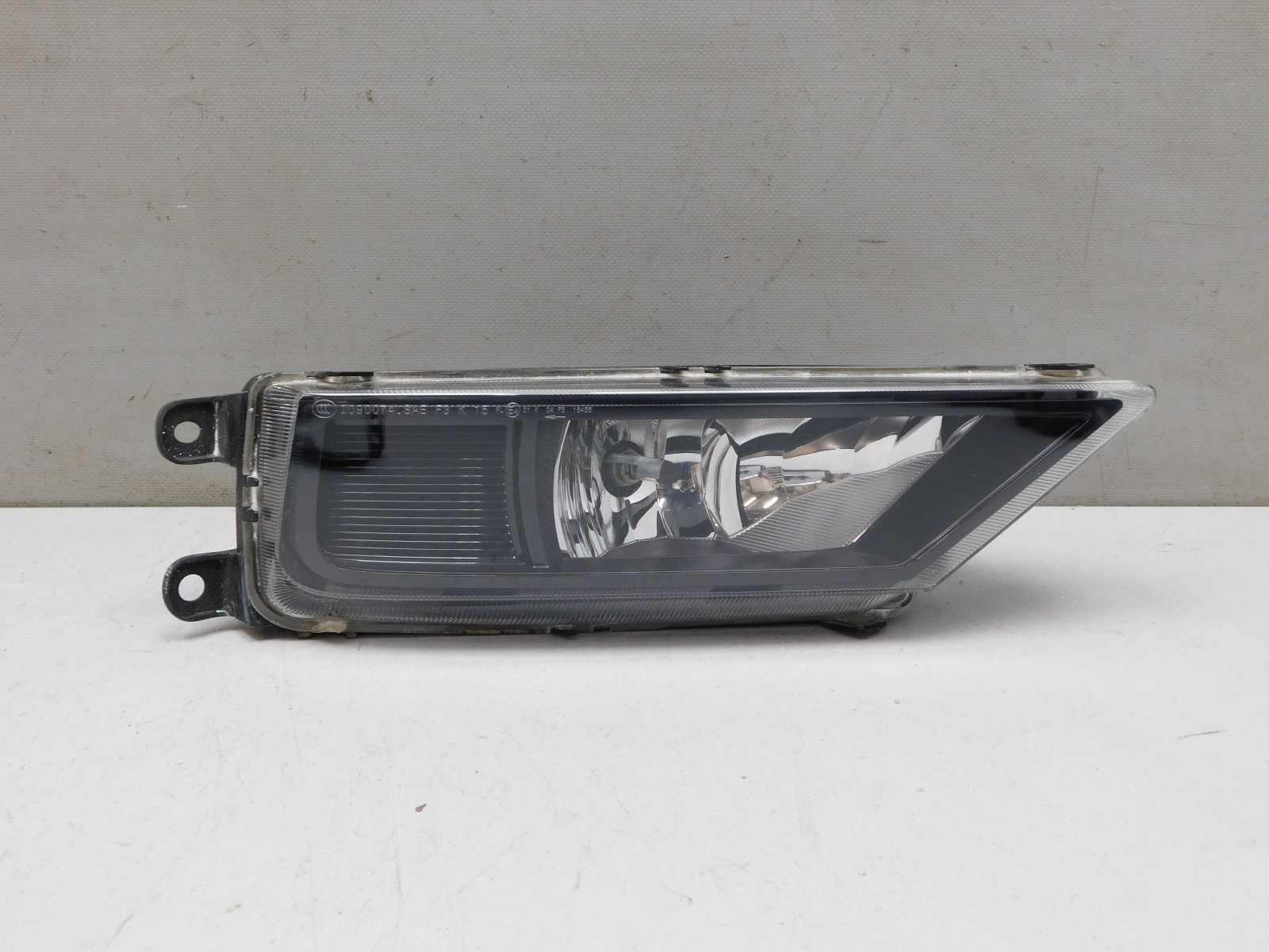 Фара противотуманная правая Volkswagen Tiguan 2017>