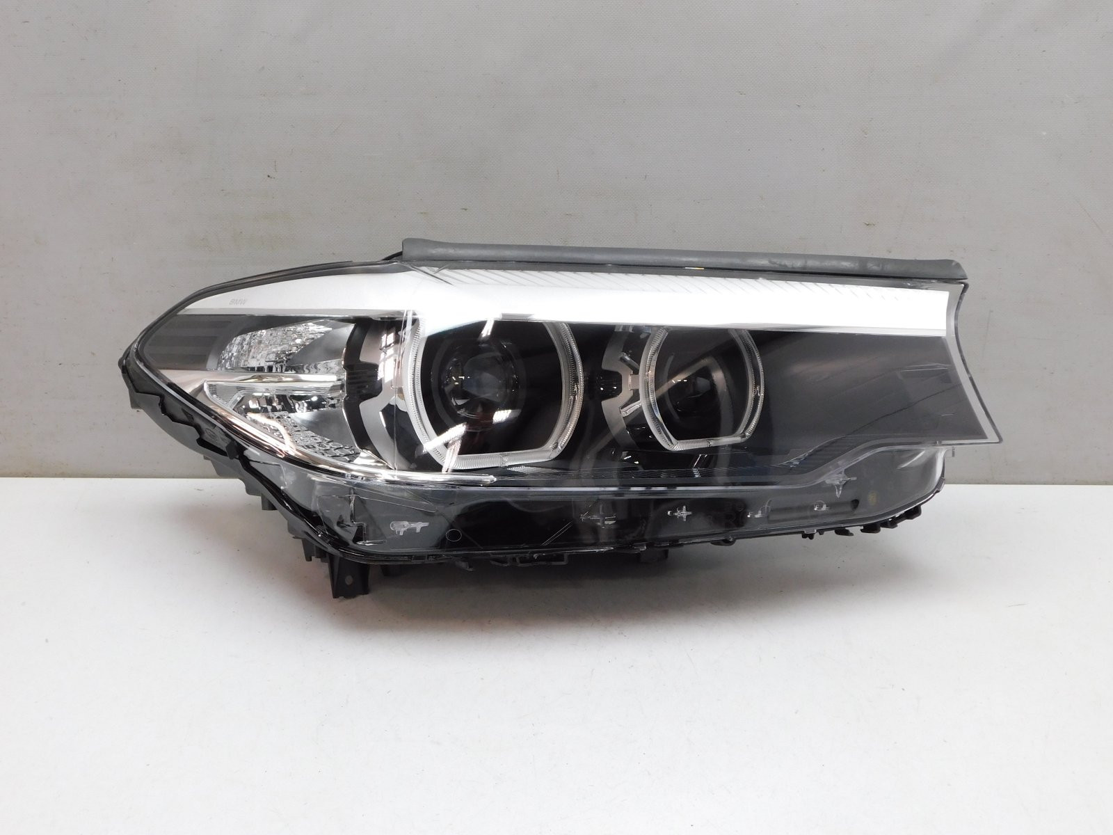 Фара правая BMW 5-серия G30 2016>