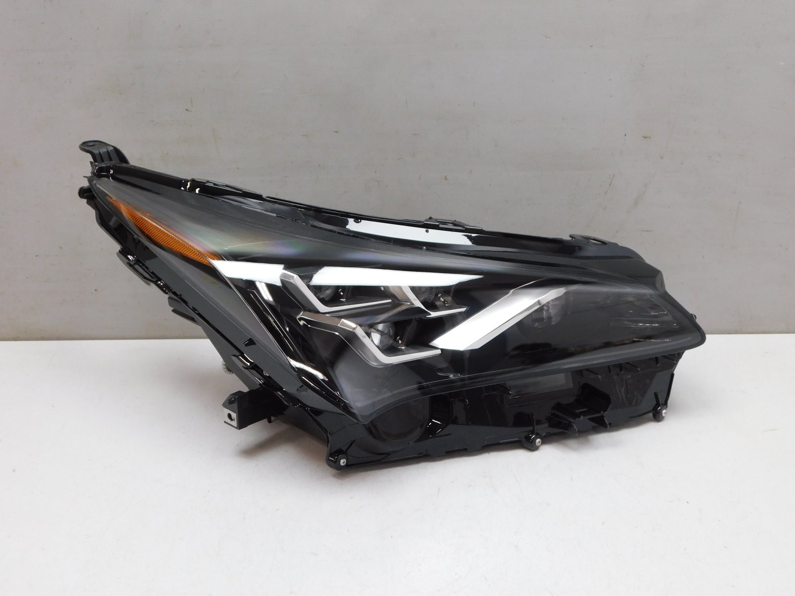 Фара правая Lexus NX 200 2014>