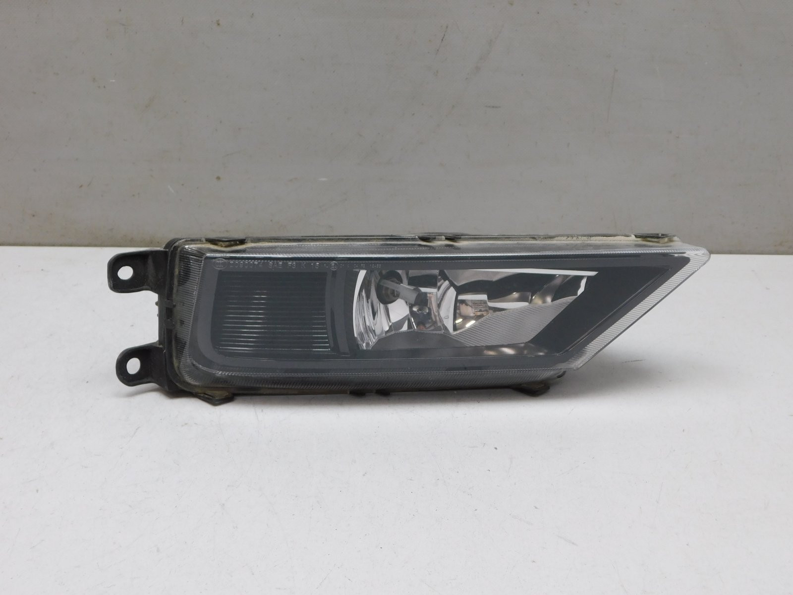 Фара противотуманная правая Volkswagen Tiguan 2017>