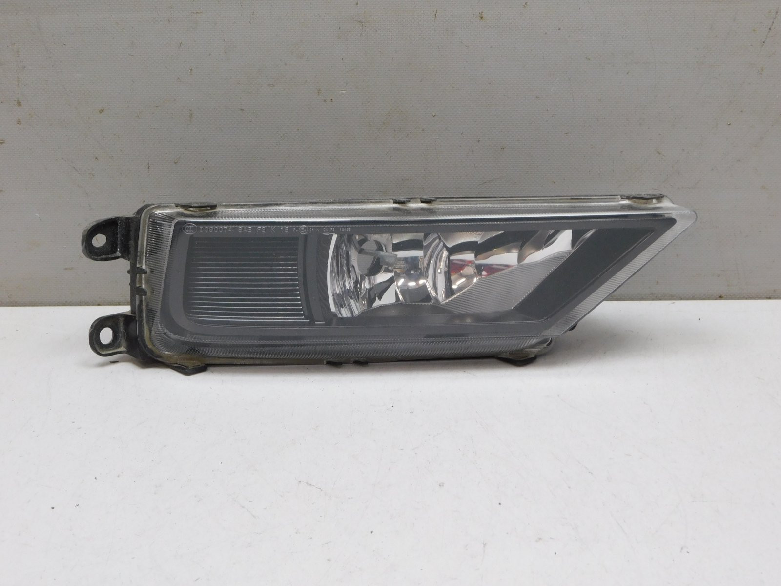 Фара противотуманная правая Volkswagen Tiguan 2017>