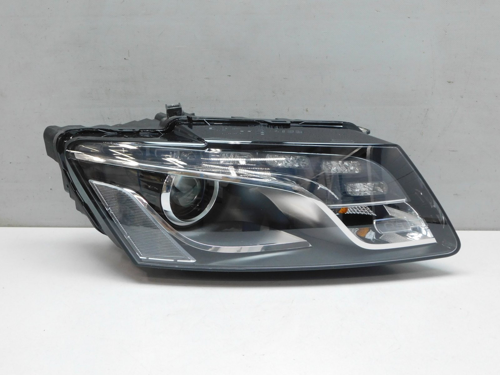 Фара правая Audi Q5 2008-2017