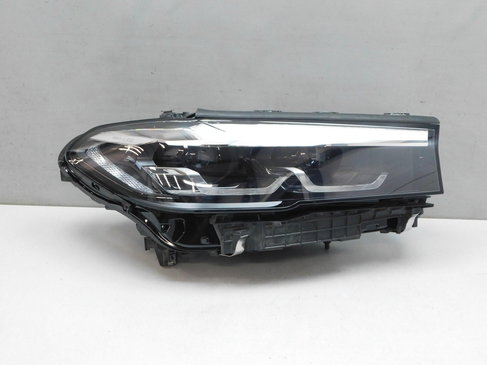 Фара правая BMW 5-серия G30 2016>
