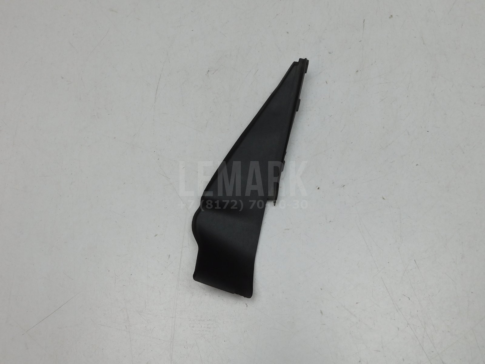 Накладка лобового стекла правая Renault Kaptur 2016> 668621368R
