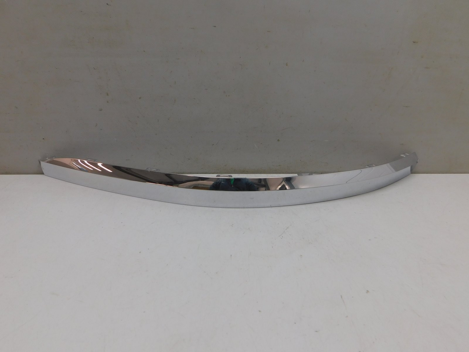 Молдинг заднего бампера Volkswagen Touareg 2018>