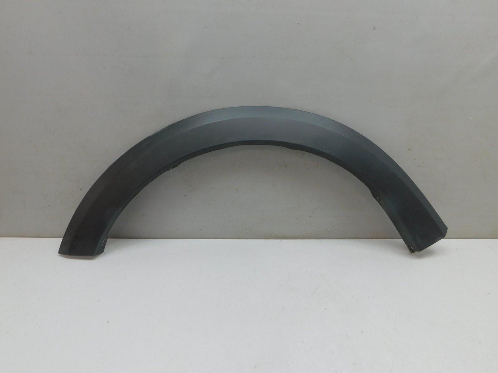 Накладка крыла переднего левого Renault Sandero 2014>