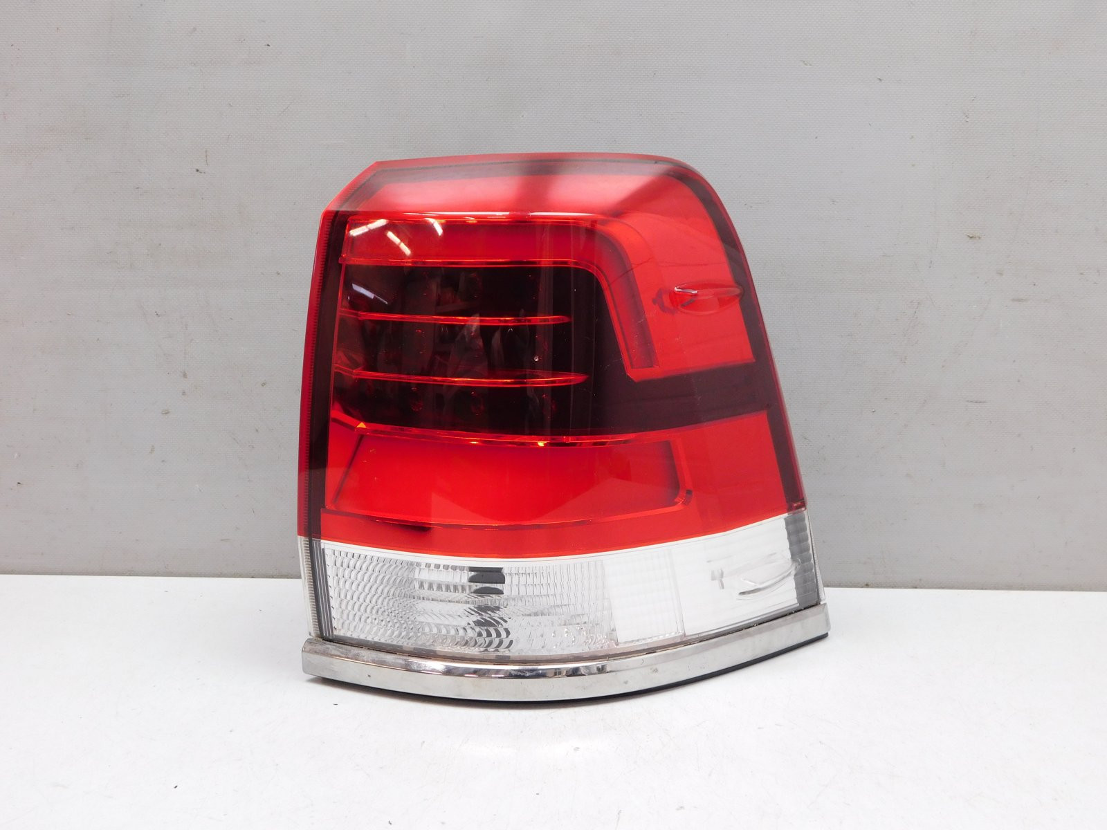 Фонарь задний наружный правый Toyota Land Cruiser (200) 2008>