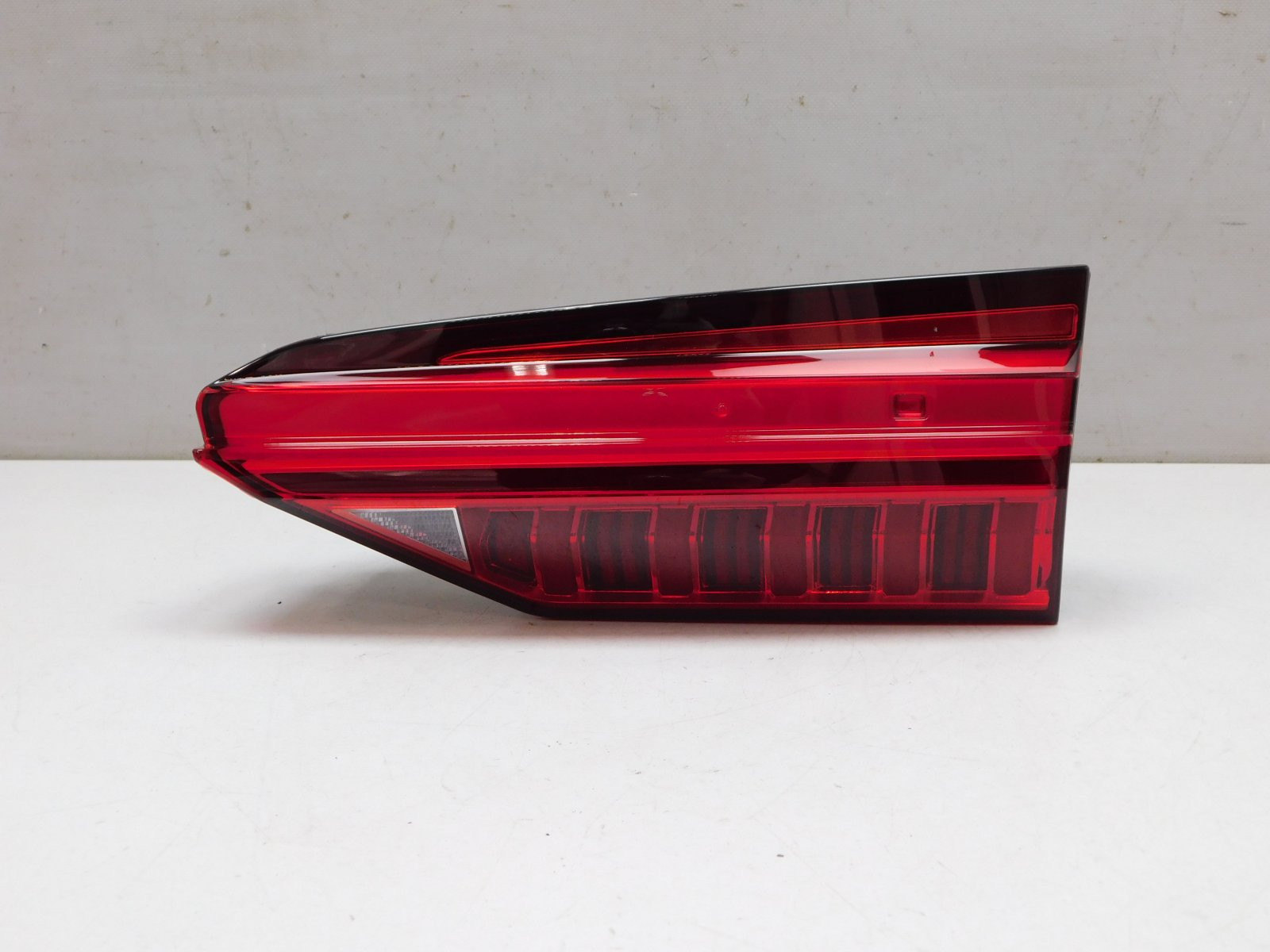 Фонарь задний внутренний правый Audi A6 (C8,4K) 2018>