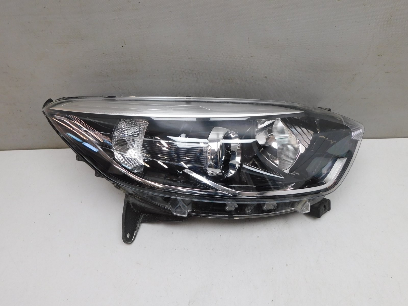 Фара правая Renault Kaptur 2016>