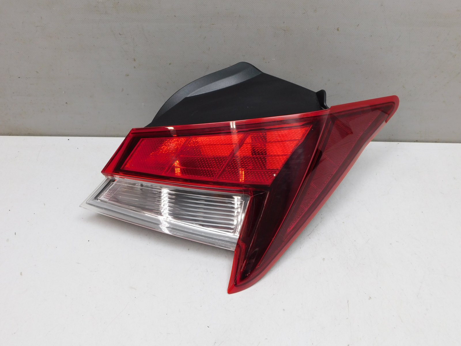 Фонарь задний наружный правый Hyundai Elantra VII 2020>