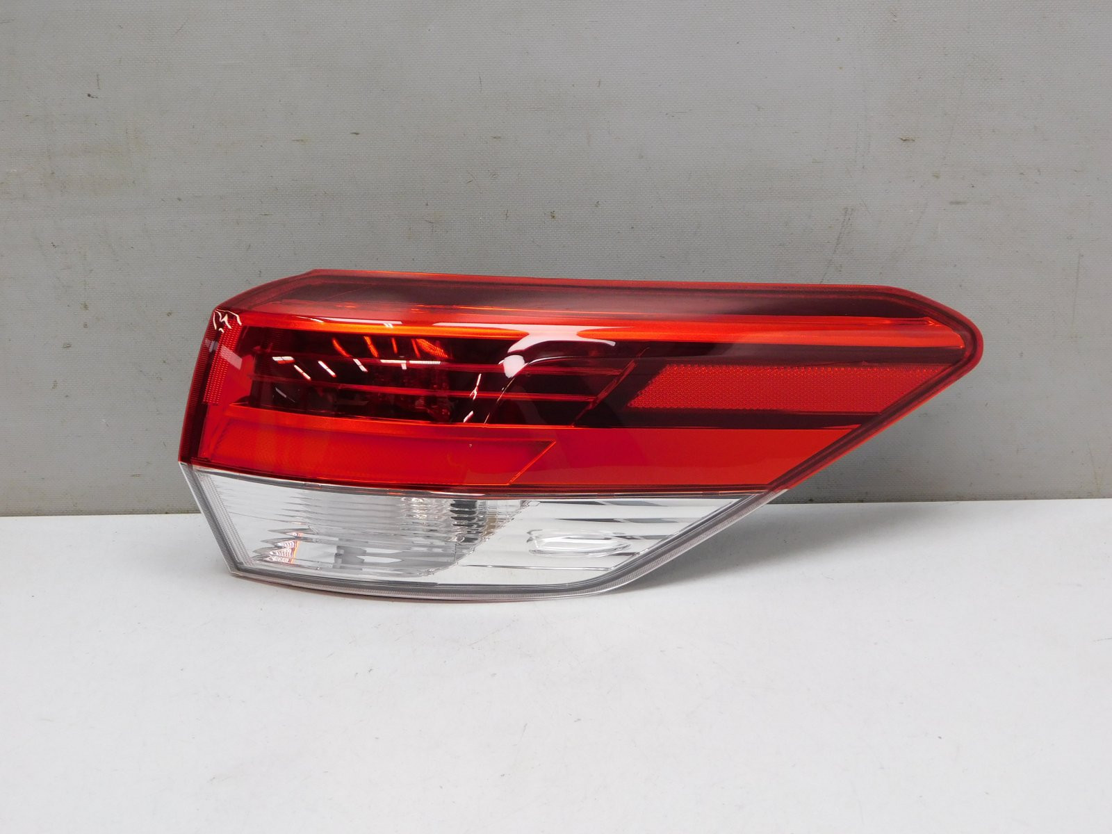 Фонарь задний наружный правый Toyota Highlander III 2013>