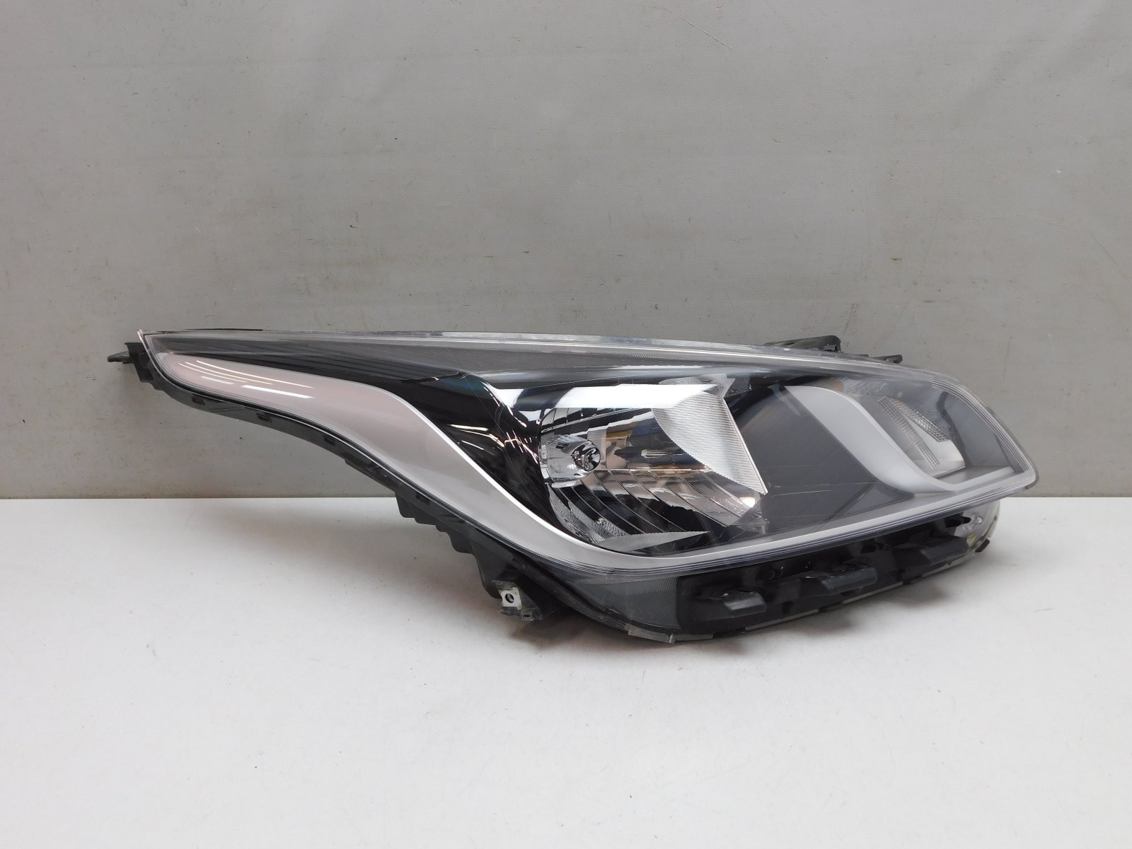 Фара правая Kia Rio 2017>