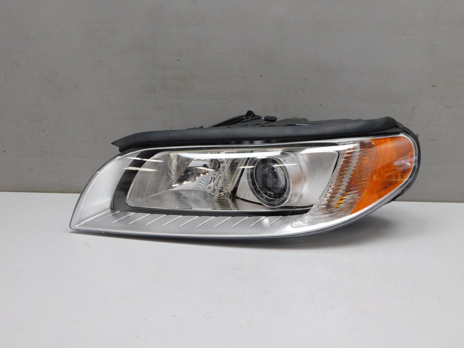 Фара левая Volvo XC70 Cross Country 2007-2016 30796133