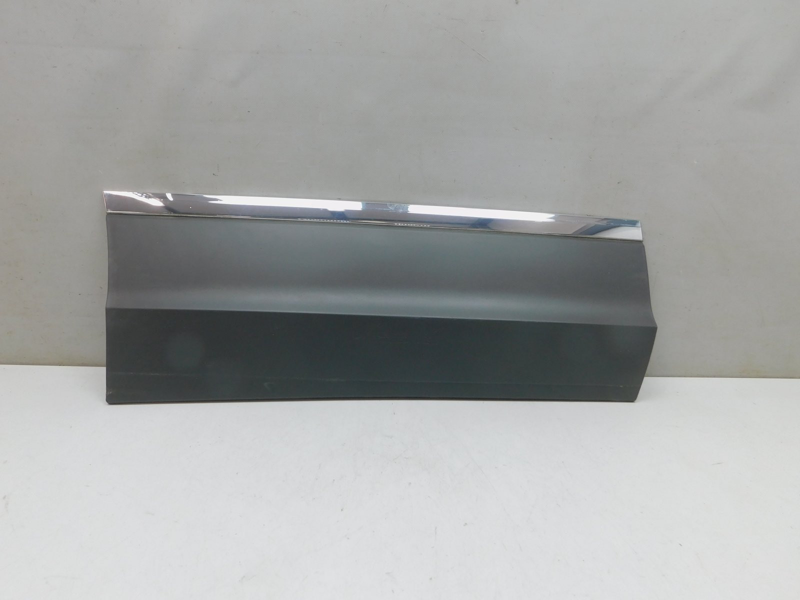 Накладка двери задней правой Volkswagen Tiguan 2017>