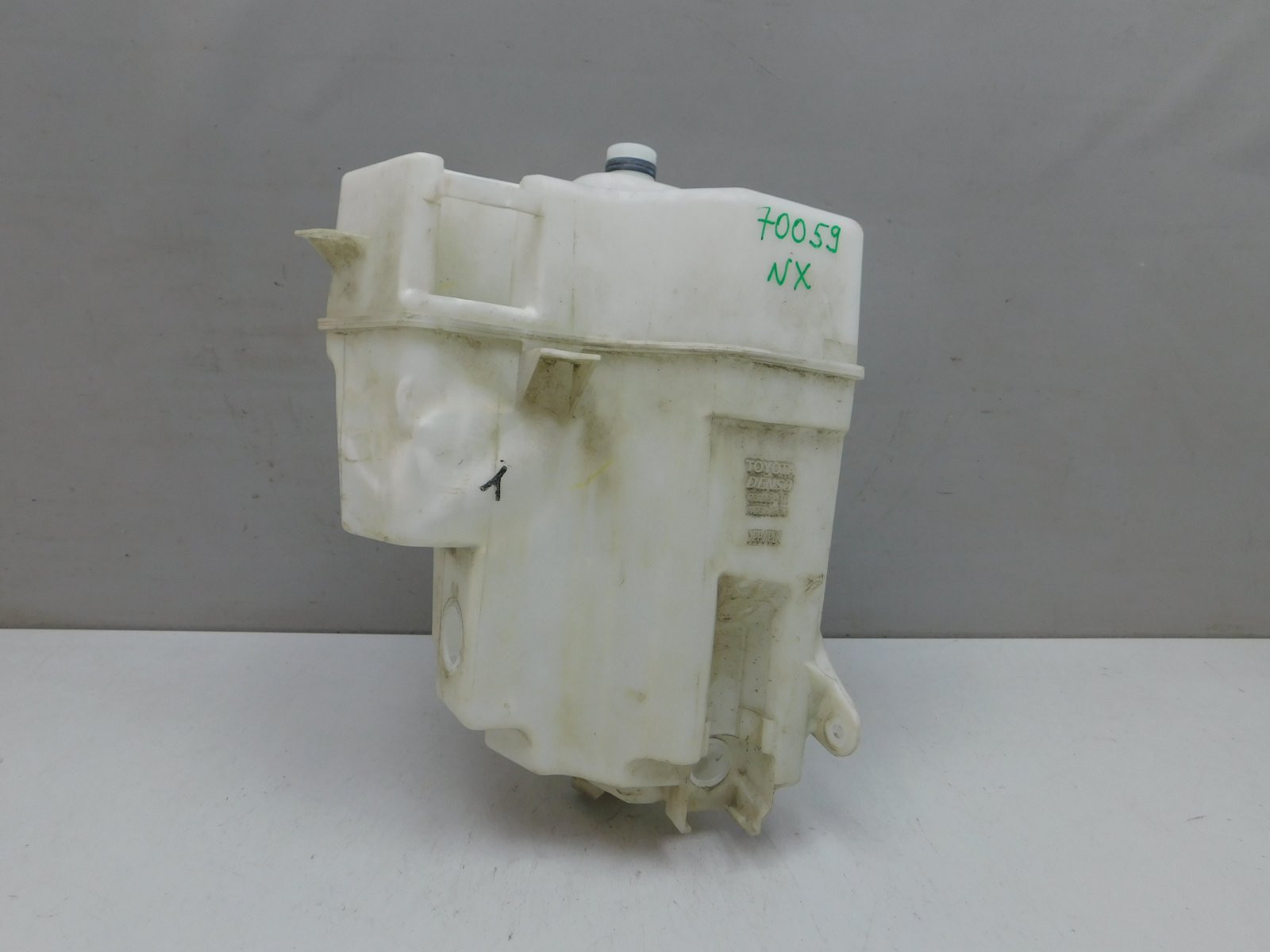 Бачок омывателя лобового стекла Lexus NX 200 2014>