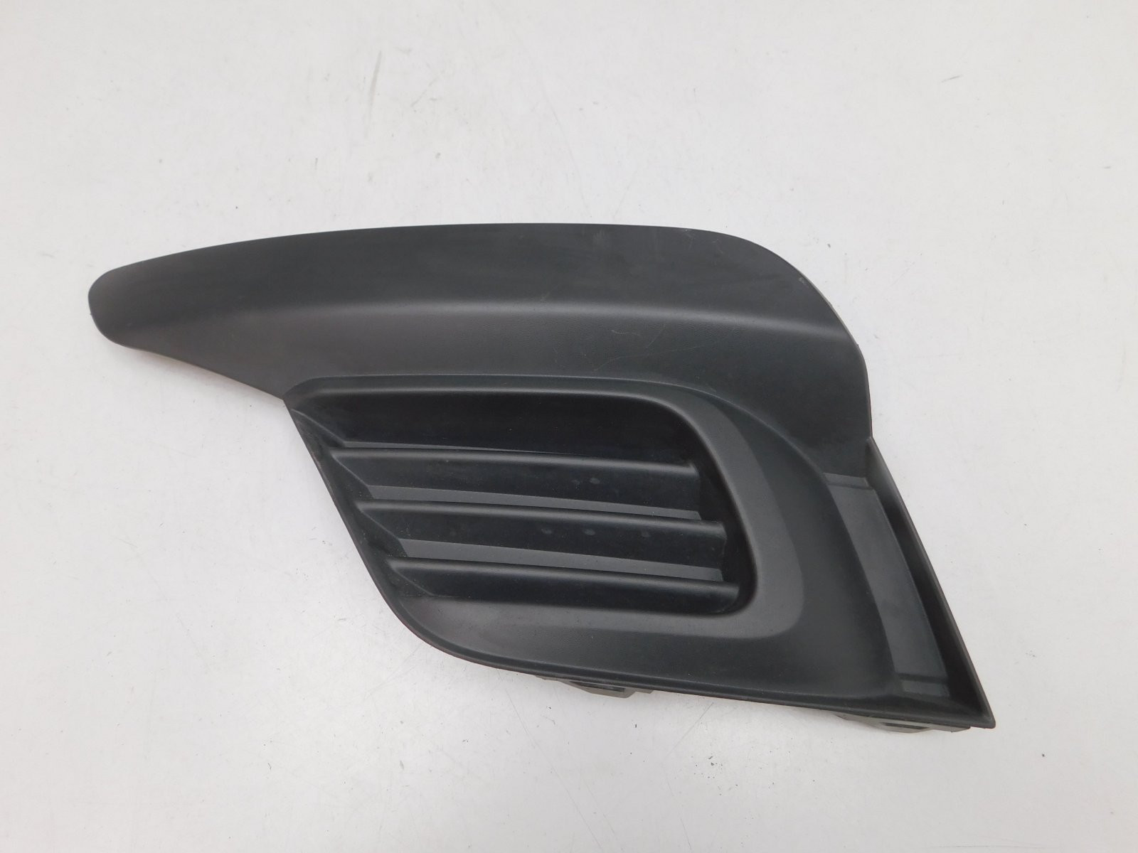 Решетка в бампер левая Renault Logan II 2014>