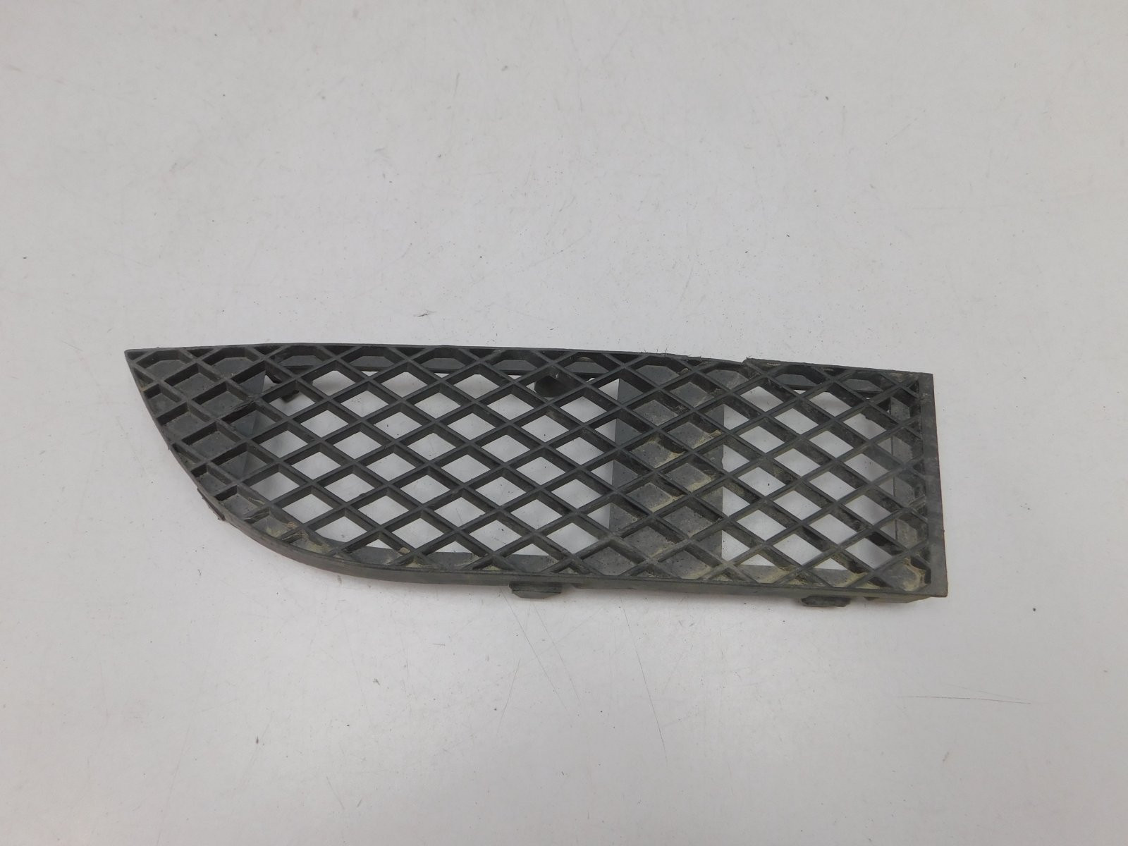 Решетка в бампер правая BMW 7-серия E65 2001>