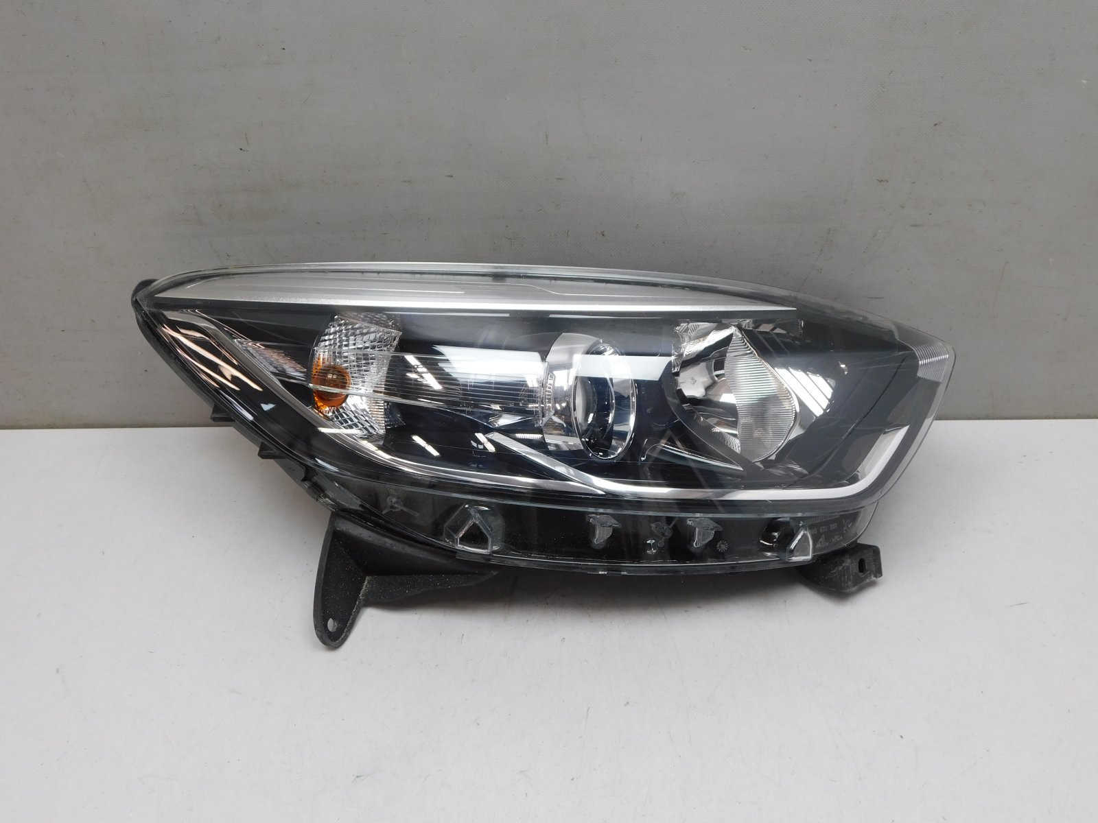 Фара правая Renault Kaptur 2016>