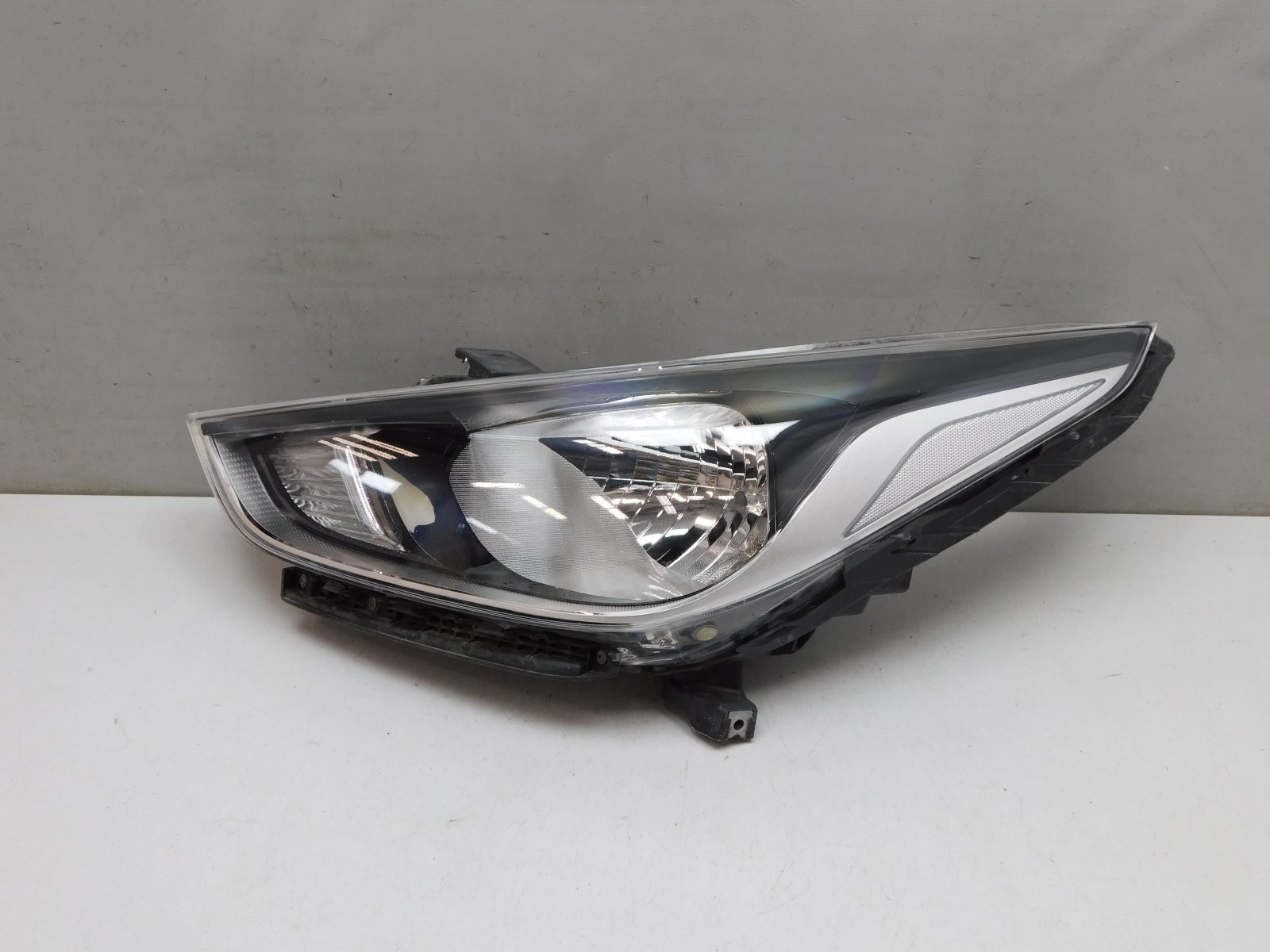 Фара левая Hyundai Solaris 2017>