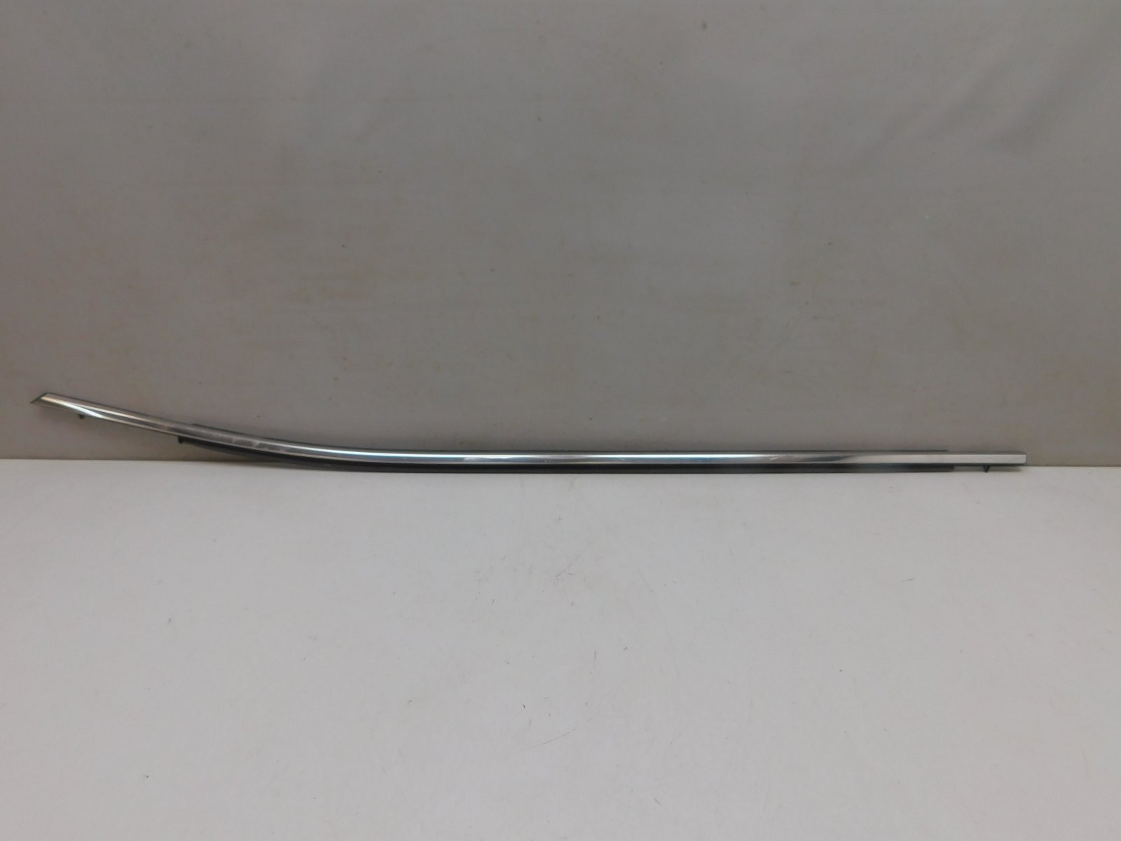 Накладка стекла переднего левого Toyota Camry V70 2017>