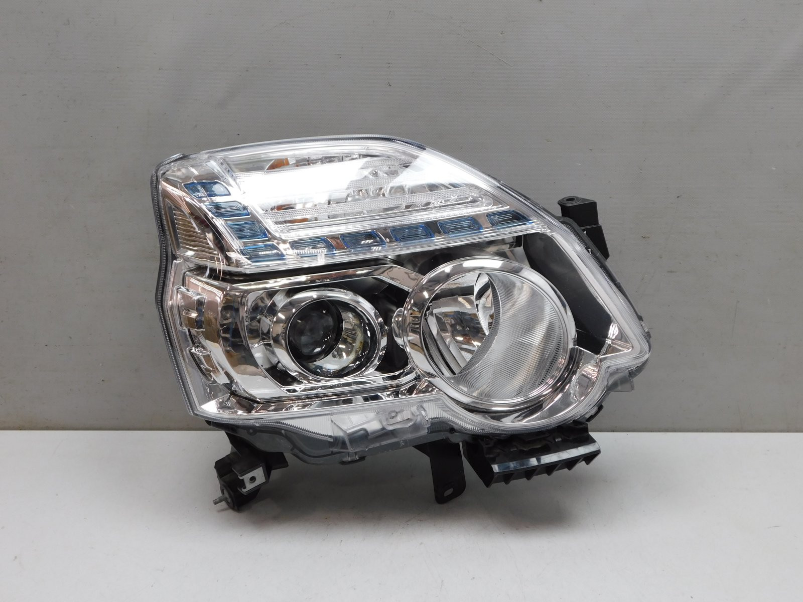 Фара правая Nissan X-Trail (T31) 2007-2014