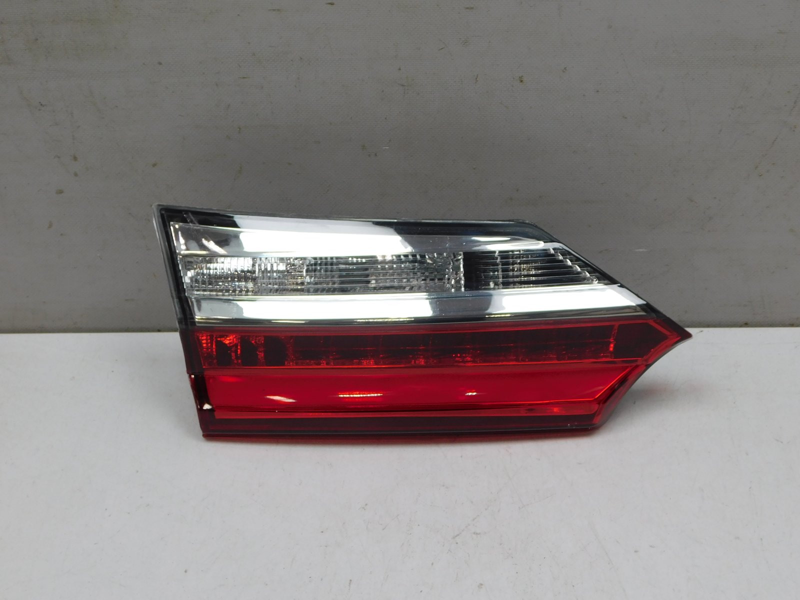 Фонарь задний внутренний левый Toyota Corolla E18 2013-2018