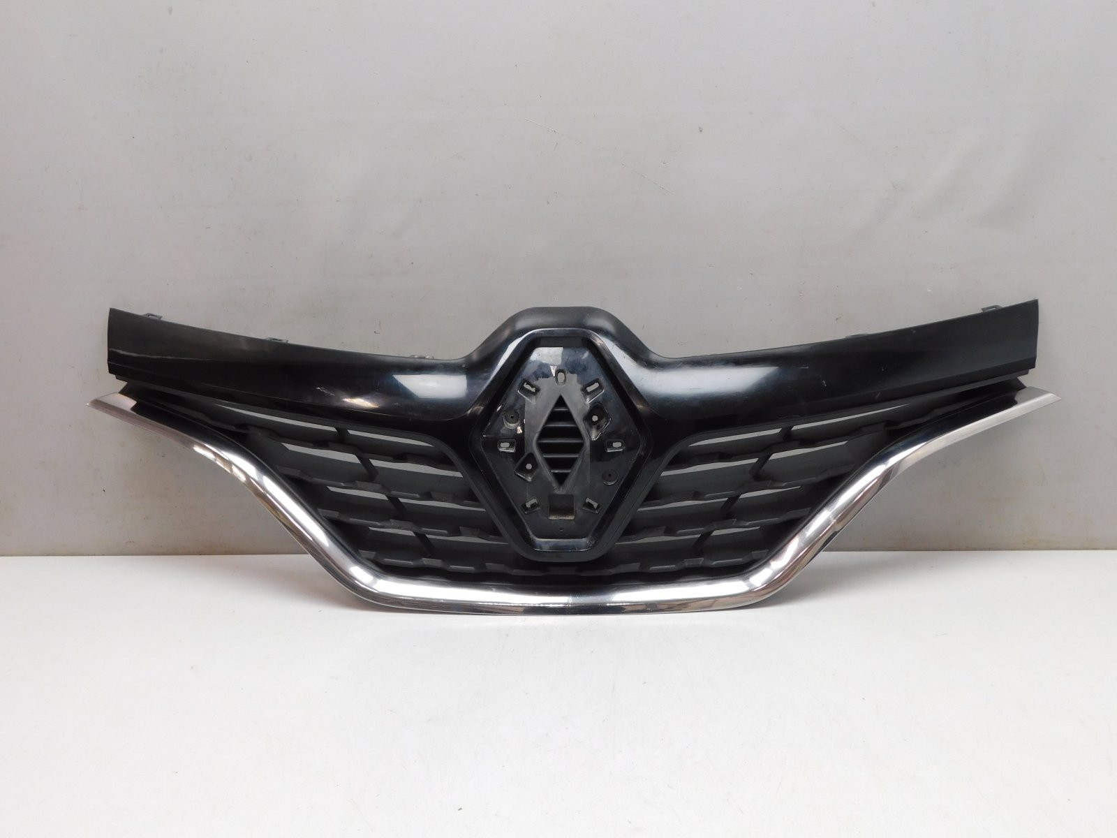 Решетка радиатора Renault Kaptur 2016>